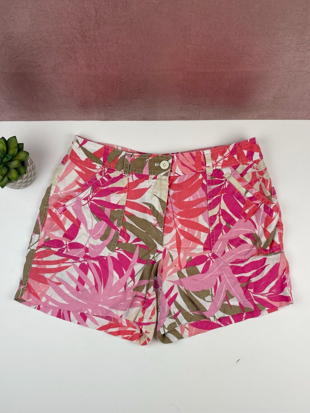 Tommy Bahama Pink White Tan Floral Tropical Linen Shorts Women Size 8 Casual